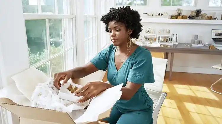 Small businesswoman scheduling a pickup